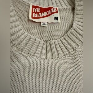 Blank lab like new natural cotton sweater size medium in excellent condition